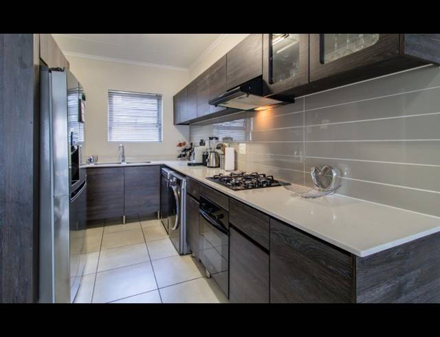 3 BEDROOM APARTMENT FOR SALE IN OAKDENE